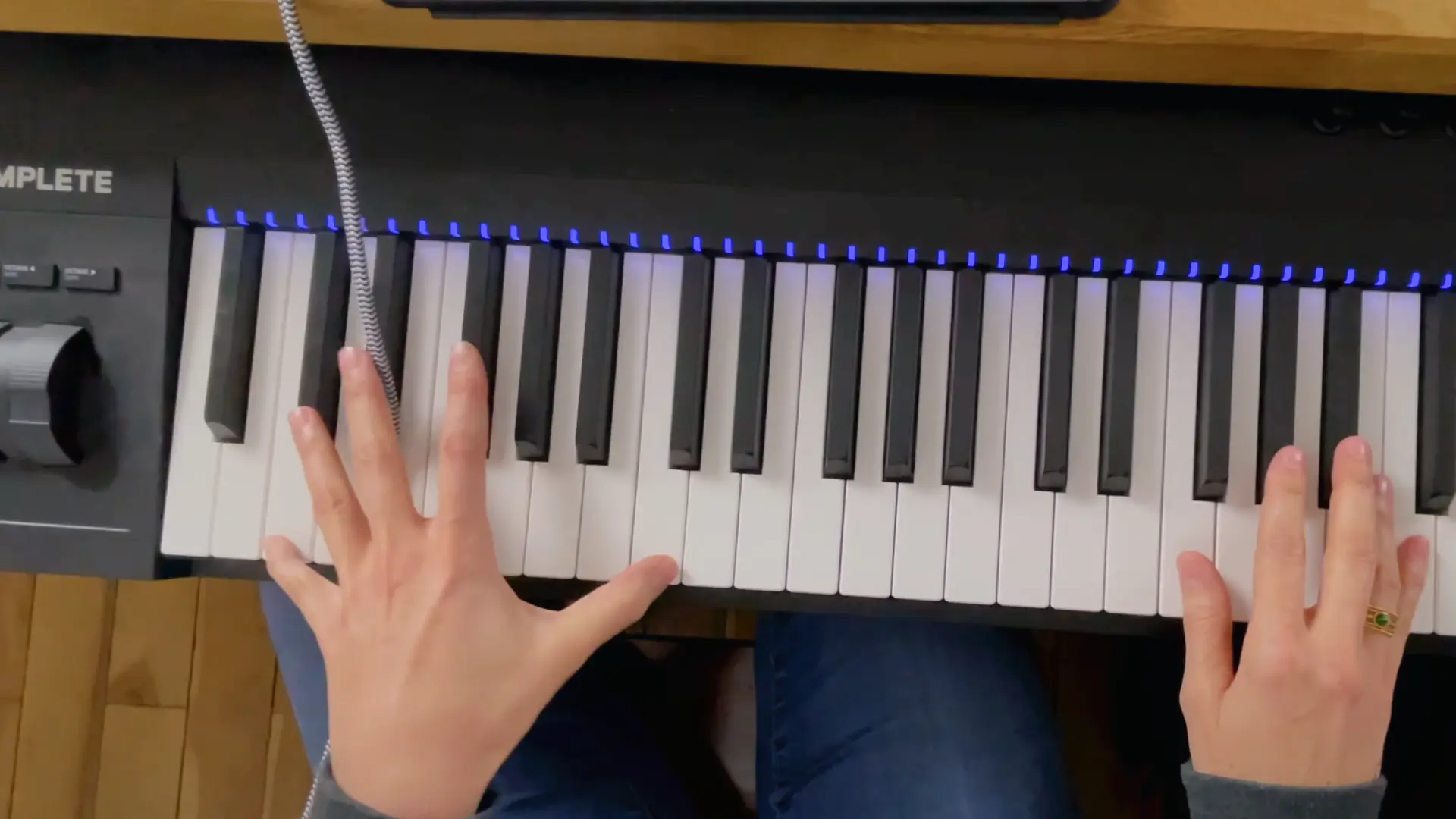 apprendre le piano la gamme de fa mineur blues motif n°4
