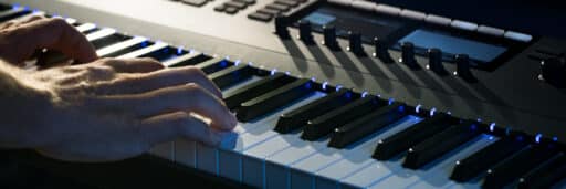 img-welcome-hero-komplete-kontrol-s88-product-page-welcome-update-b0987929c23e0b2209ee5433b90c9491-d@2x