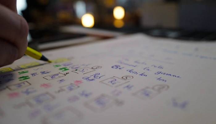 Salle de formation optimisée pour l'écoute et l'analyse musicale