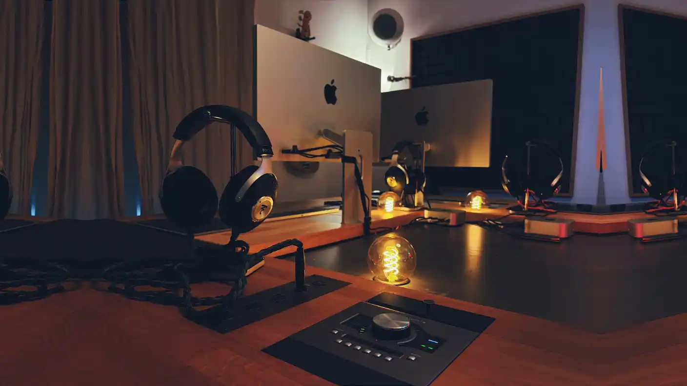 Locaux design et cabines de production traitees acoustiquement