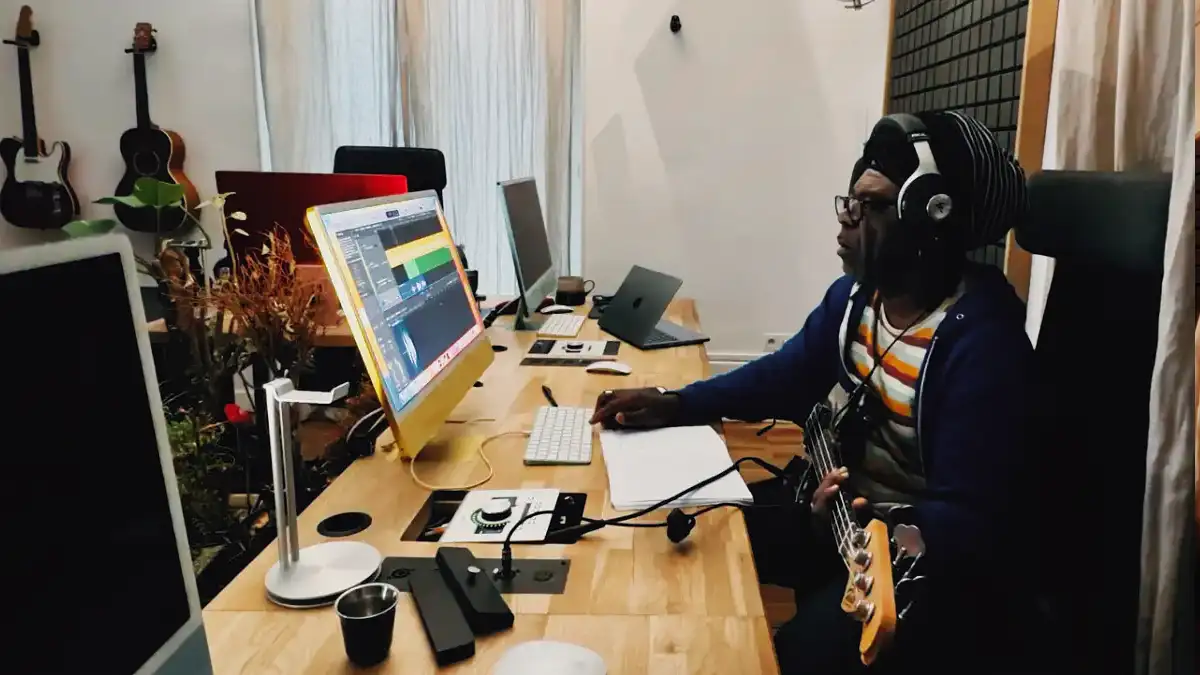Poste de travail individuel stagiaire Logic Pro YouTips